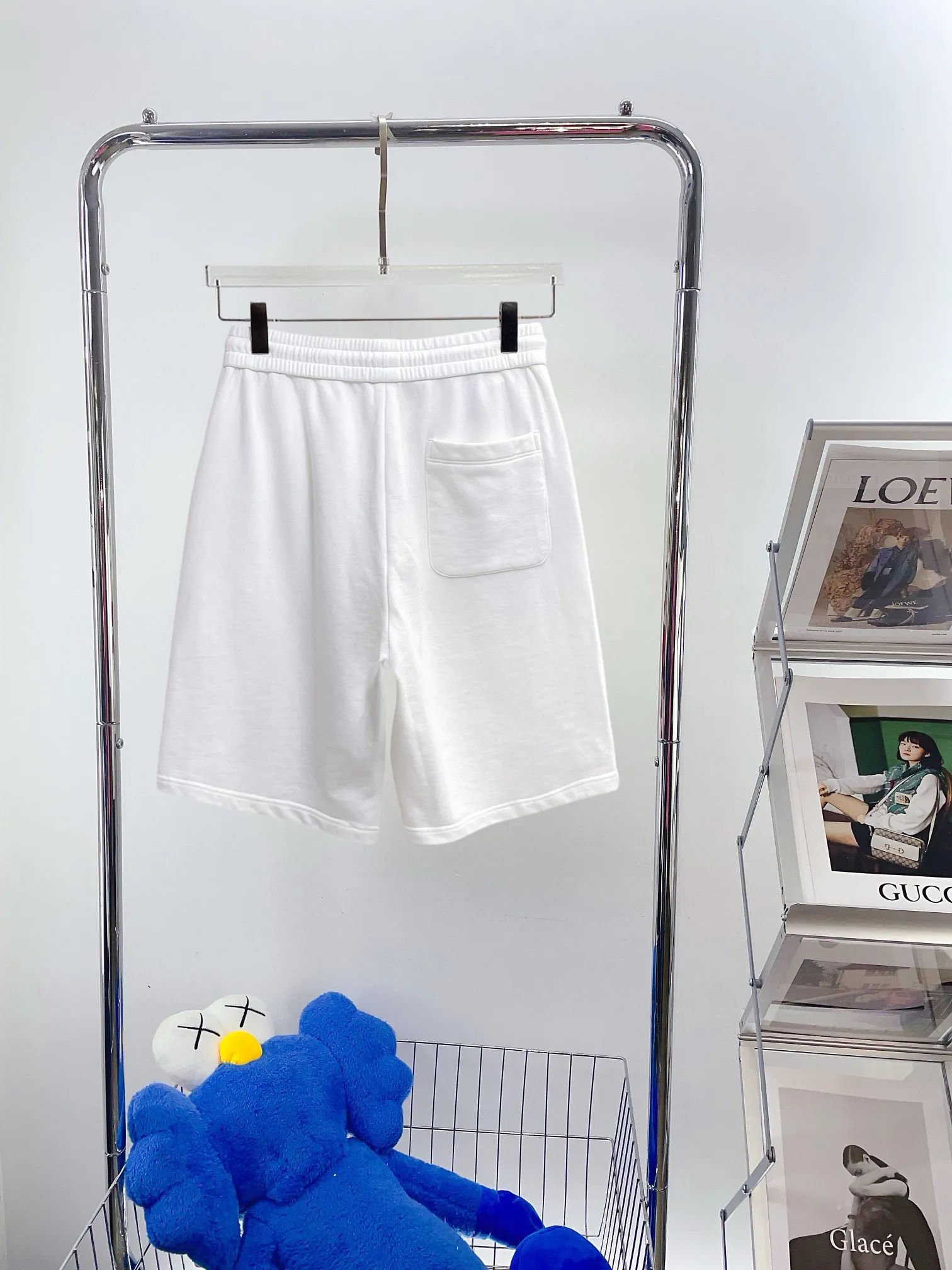 Balenciaga's three-standard complete 2026 summer New Arrival men's casual shorts, advanced custom-made Breathable fabric, Breathable fabric, extremely stretchy and comfortable, impeccable details, top-grade accessories, original logo design concept, delicate and soft feel! The upper body fit is awesome! Size: M-XXXL Please state your height and weight when ordering